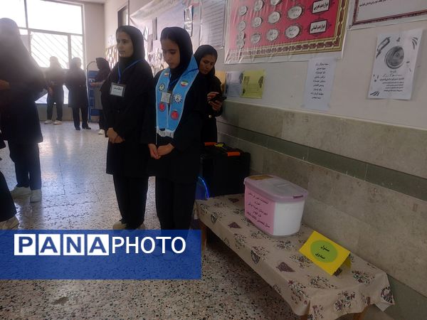 انتخابات شورای دانش آموزی در زاوه