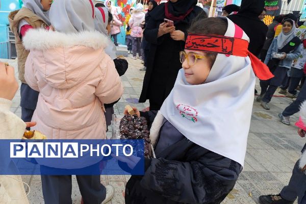 ایستگاه صلواتی در دبستان سارا، میزبان دل‌های کوچک در سوگ حضرت فاطمه(س) بود