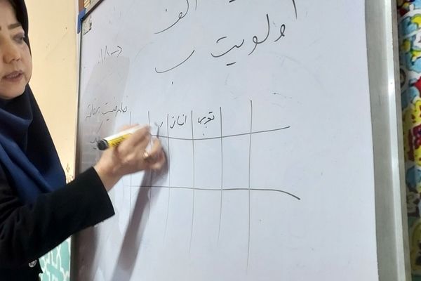 جلسه آموزش خانواده در دبیرستان میرزا جعفر سروقد مشهد مقدس 
