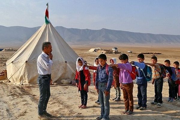 فاصله آموزش رسمی با فرهنگ بومی منجر به شکاف عمیق در عملکرد تحصیلی دانش‌آموزان شده است 