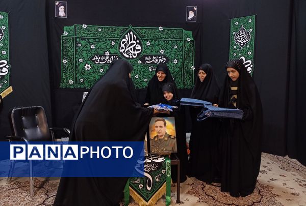 هیات دانش‌آموزی انصارالمهدی در روز تکریم همسران و مادران شهدا