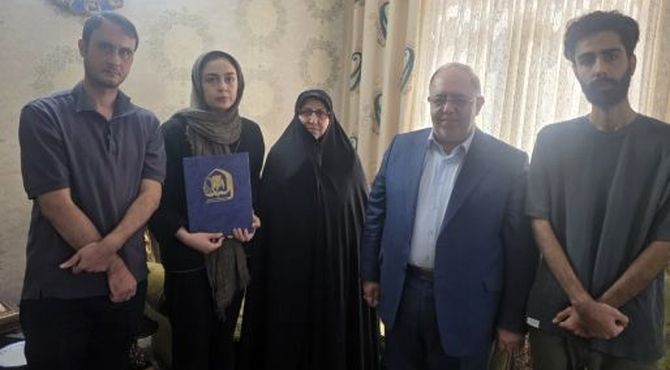 دیدار مشاوران وزیر آموزش و پرورش با خانواده ‌شهیده ‌مریم بابایی