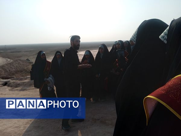 بازدید دانش آموزان خادم الشهدا از طلائیه 