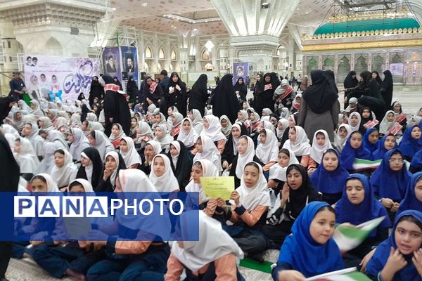 اجتماع دختران ناحیه 2 شهرری به مناسبت روز دختر در مرقد مطهر امام خمینی (ره) 