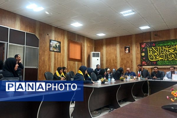 نشست صمیمی قائم‌مقام سازمان دانش‌آموزی کشور با رؤسای شورای دانش‌آموزی شیراز