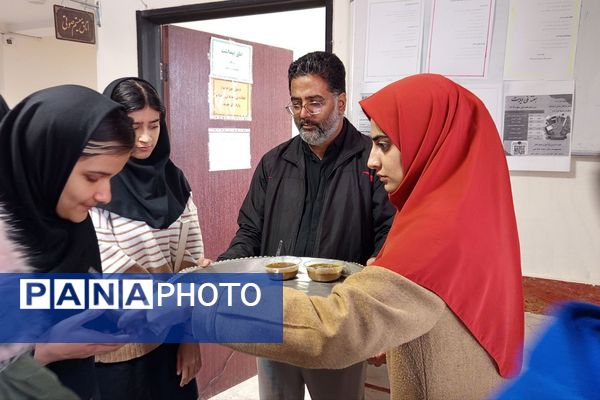 جشن روز مادر و ولادت حضرت زهرا(س) در دبیرستان کریمی شیرازی‌ها با حال‌وهوای چهارشنبه‌های امام‌رضایی