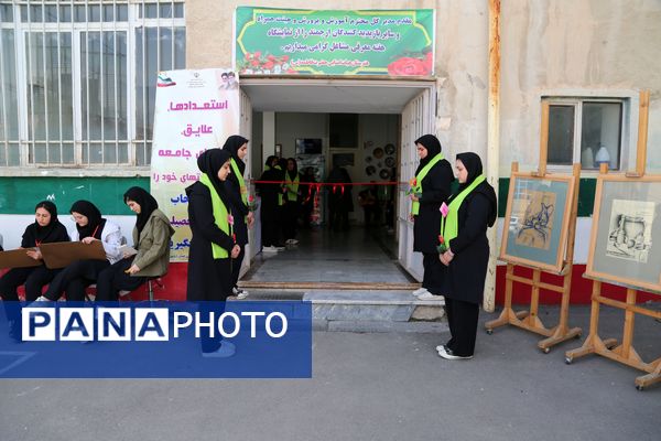 برگزاری نمایشگاه دستاورد های دانش آموزان در هنرستان حضرت فاطمه (س)  اردبیل