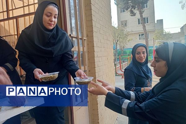 برپایی ایستگاه صلواتی و شهادت حضرت زهرا در مدرسه شهید زهره‌وند قرچک 