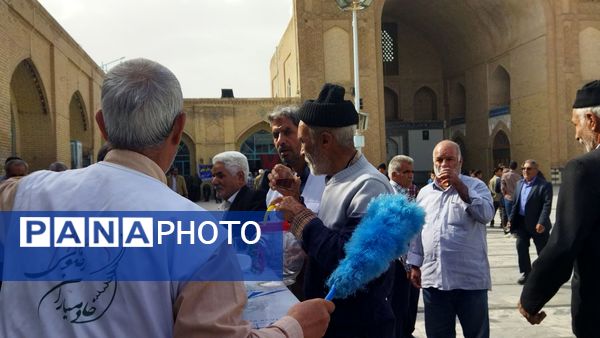 گذری بر فعالیت چایخانه مسجد جامع در روز جمعه 