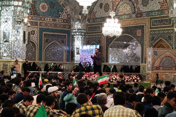 اجتماع 5 هزار نفری نوجوانان دانش آموز در حرم مطهر رضوی 