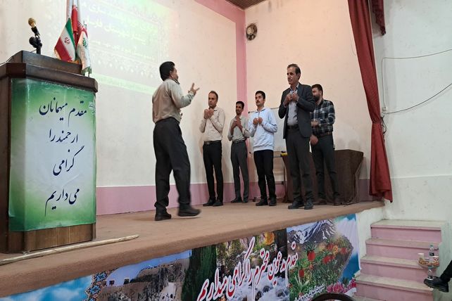 جلسه مربیان پیشتاز سازمان دانش‌آموزی در فارسان