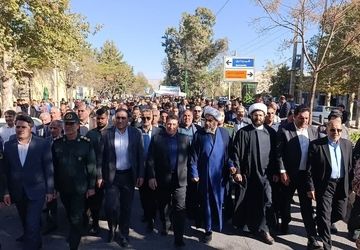 حماسه ۱۳ آبان در کوهدشت؛ حضور پرشور مردم و دانش‌آموزان در راهپیمایی روز ملی مبارزه با استکبار