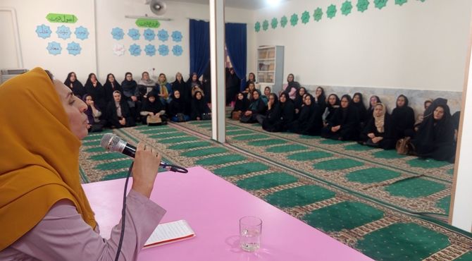 اولین جلسه انجمن اولیا در دبستان سمیه 