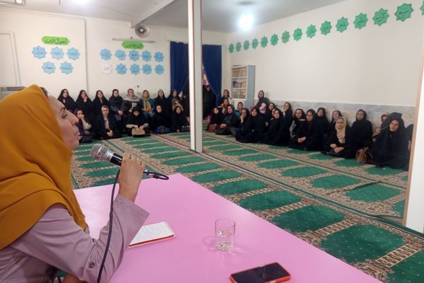 اولین جلسه انجمن اولیا در دبستان سمیه 