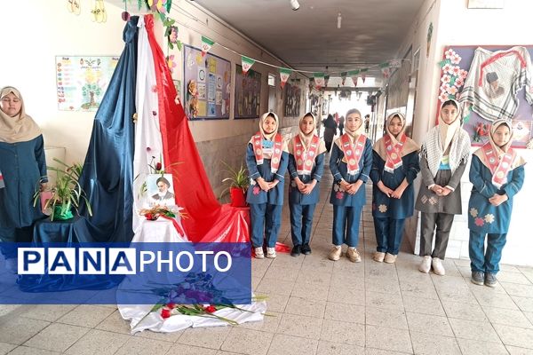 دانش‌آموزان مدرسه سمیه به استقبال دهه فجر رفتند