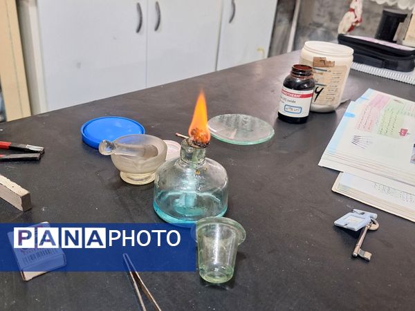 اجرای آزمایش‌های جذاب توسط دانش‌آموزان پایه های هفتم مدرسه انیس خوش قدم 