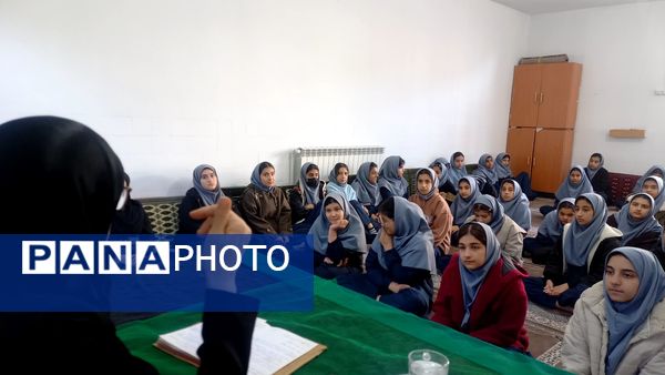 دانش‌آموزان دبیرستان حاج رحمت‌اله شیروانی در سوگ حضرت فاطمه زهرا(س)