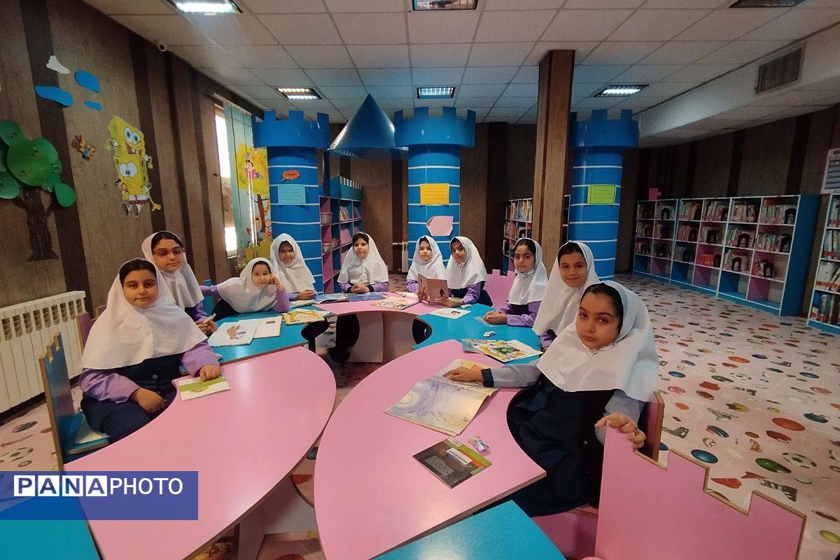  پیوند دانش‌آموزان دبستان سرای دانش با فرهنگ کتاب و کتابخوانی