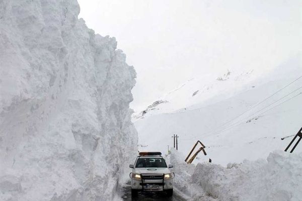 ریزش بهمن در روستای آلواتان با یک فوتی و یک مفقودی