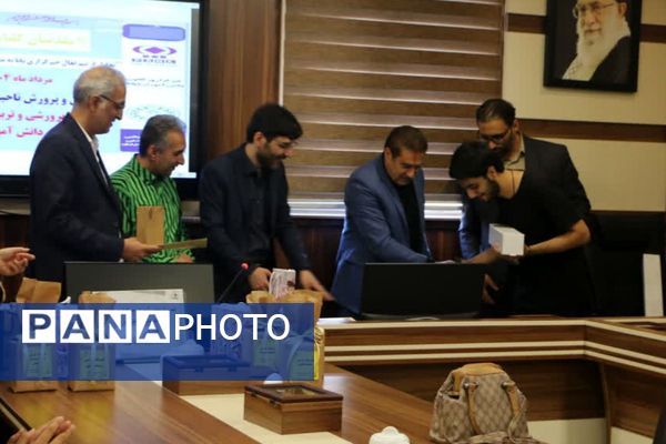 تجلیل از دانش‌آموز خبرنگاران پانا ناحیه یک شهرری به مناسبت روز خبرنگار