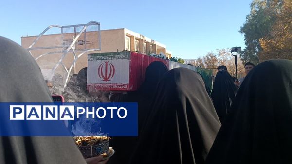 حضور شهید گمنام در دبیرستان دخترانه حضرت زینب(س) شهرستان بهاباد