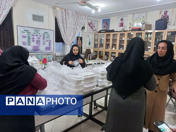 برگزاری ضیافت افطاری در دبیرستان شاهد معرفت ناحیه پنج 