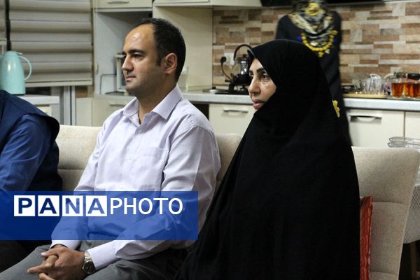 دیدار معاون پرورشی و فرهنگی وزیر آموزش و پرورش با خانواده معلم شهید «عبدالله برزگر»