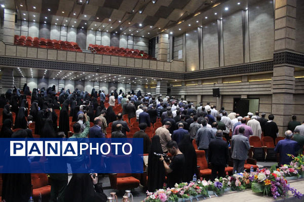 همایش تقدیر از فعالان اردوهای راهیان نور دانش‌آموزی در قم