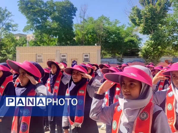 بازدید ارزیابان پیشتاز کشوری از دبستان فاطمه اهری هاشمی 