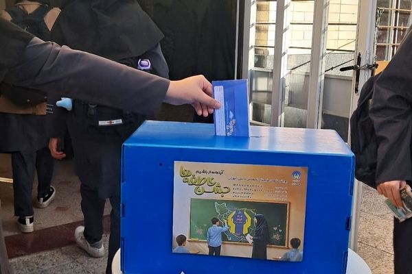 شکوه همدلی؛ «جشن عاطفه‌ها» و غنچه‌های سخاوت در مدرسه نمونه دولتی شهید حج فروش