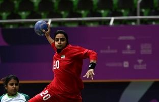 ‌بانوان هندبال ایران با اقتدار به نیمه‌نهایی نزدیک شدند