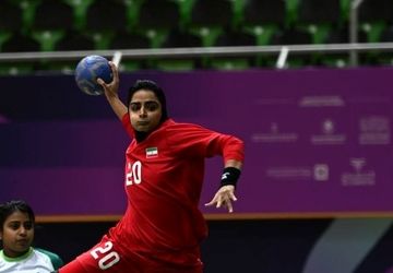 ‌بانوان هندبال ایران با اقتدار به نیمه‌نهایی نزدیک شدند