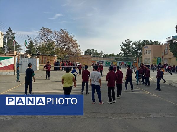 مسابقات درون مدرسه‌ای دبیرستان نمونه آیت‌الله خامنه‌ای کاشمر