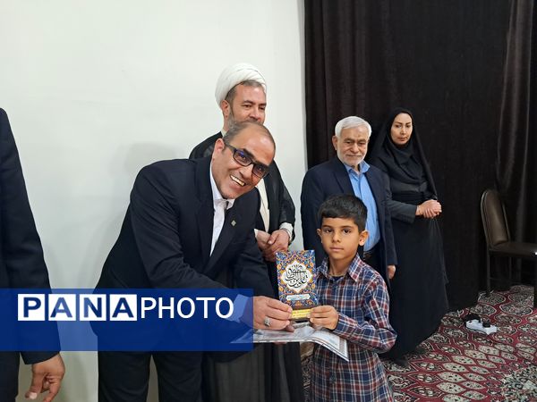آیین تجلیل از داوران و عوامل مسابقات قرآن، عترت و نماز فرهنگیان منطقه عجب شیر
