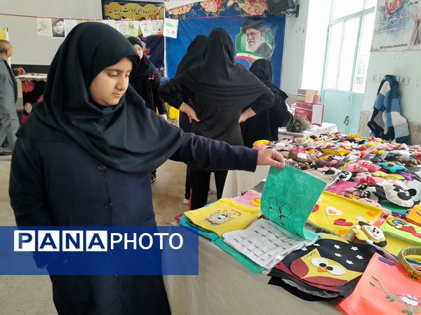 جشنواره فرهنگی هنری "امید فردا" در دبیرستان شاهد فیض ناحیه ۳ شیراز