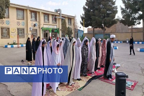 اقامه نماز باران در دبیرستان شهید مجید دهنوی نیشابور 