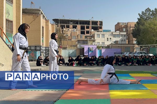 از حرکات رزمی دانش‌آموزان تا طناب‌کشی معلمان، المپیاد ورزشی مدرسه حکمت بهارستان‌دو
