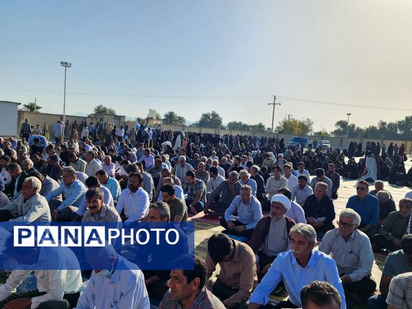 اقامه نماز عید سعید فطر در شهرستان منوجان 