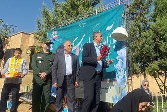  نواختن زنگ مهر و مقاومت در دبیرستان رازی شیراز 