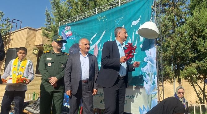  نواختن زنگ مهر و مقاومت در دبیرستان رازی شیراز 