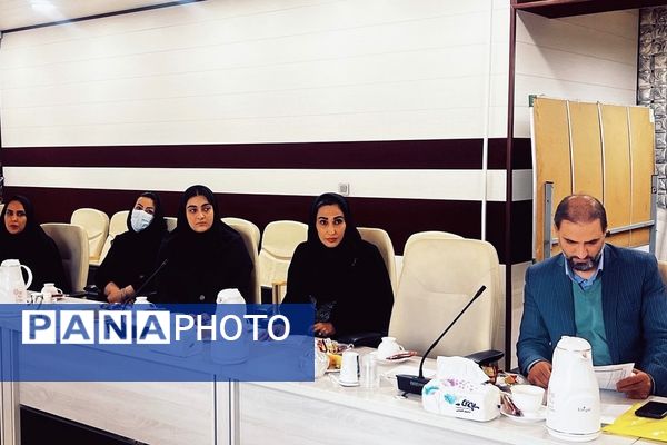 تقدیر از دانش‌آموز نخبه پژوهش‌سرای کاوش در شورای آموزش و پرورش کهریزک