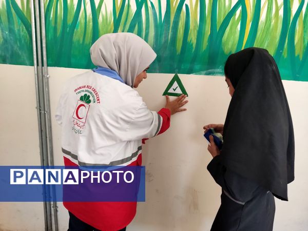 اجرای مانور زلزله  در دبیرستان دخترانه فرهیختگان