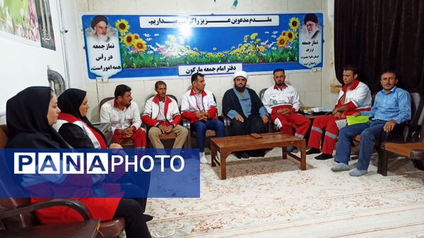  دیدار رئیس و کارکنان جمعیت هلال احمر با امام جمعه مارگون
