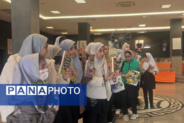 بازدید علمی دانش‌آموزان از نمایشگاه کتاب رباط‌کریم