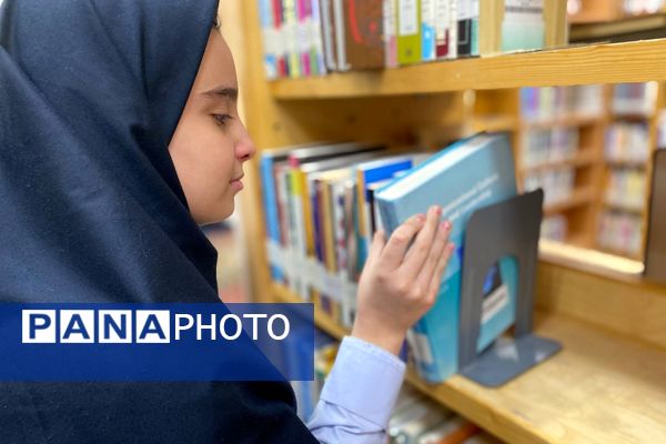 دانش‌آموزان دبیرستان نگین‌دانش ورامین میهمان کتابخانه رازی شدند