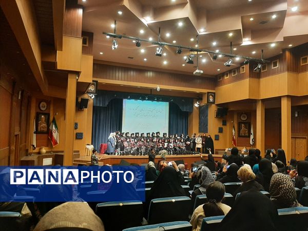 جشن فارغ‌التحصیلی و تجلیل از نخبگان کنکور در دبیرستان نمونه فرهنگ آرمینه مصلی‌نژاد