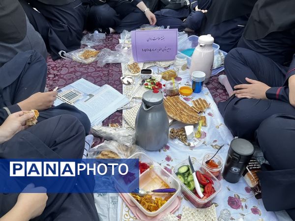برگزاری مراسم صبحانه سلامت در دبیرستان الغدیر ناحیه یک شهرری