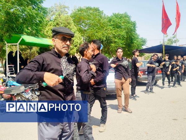 حماسه زنجیرزنی در فدافن؛ عزاداری دهه اول محرم با حضور پرشور جوانان