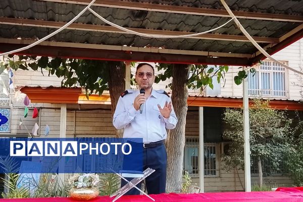 برگزاری مراسم روز آتش نشان در دبیرستان حضرت زینب(س) ناحیه یک شهرری