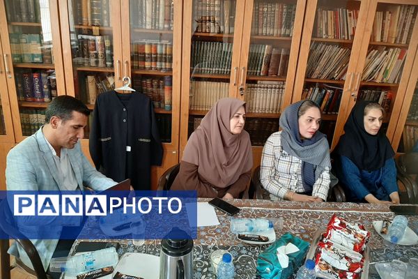 جلسه انجمن اولیا و هیات امنا در مدرسه پویش ناحیه ۳ شیراز